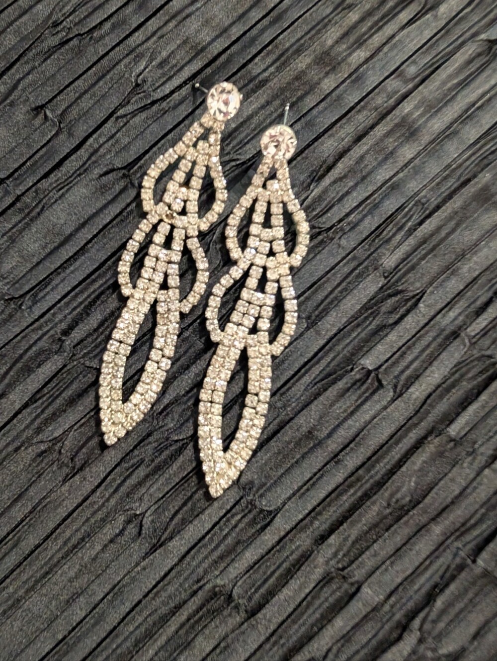 ANTIQUE 1970'S Sparkling Crystal Drop Earrings - Silver Tone